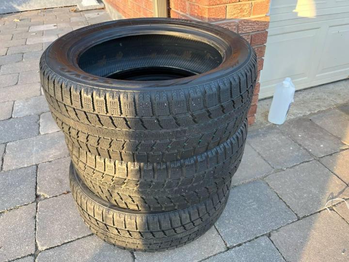 Sprzedam opony zimowe, używane jeden sezon 19'